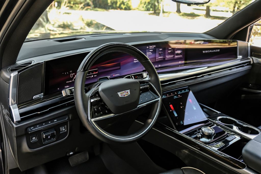 2025 Cadillac Escalade Premium Luxury - Photo 2