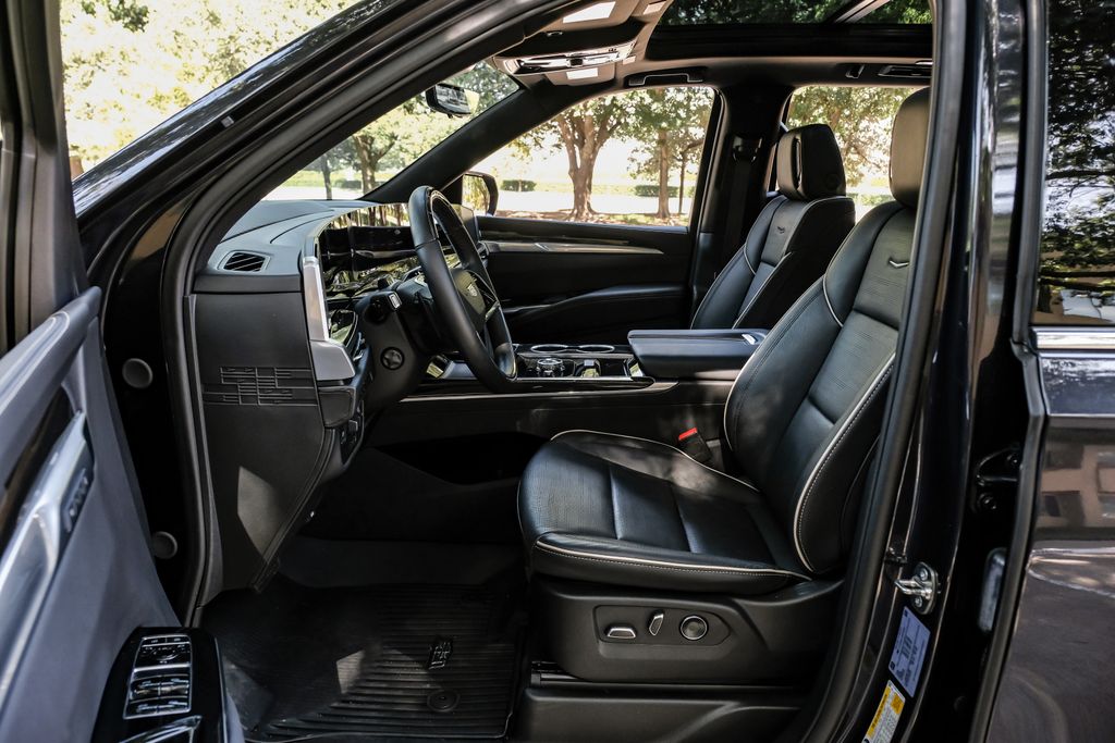 2025 Cadillac Escalade Premium Luxury - Photo 3