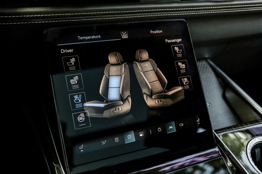 2025 Cadillac Escalade Premium Luxury - Photo 38