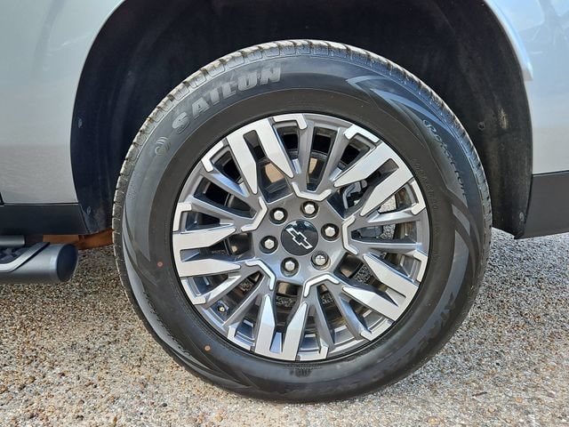 2025 Chevrolet Suburban Z71 - Photo 33