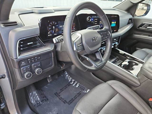 2025 Chevrolet Suburban Z71 - Photo 11