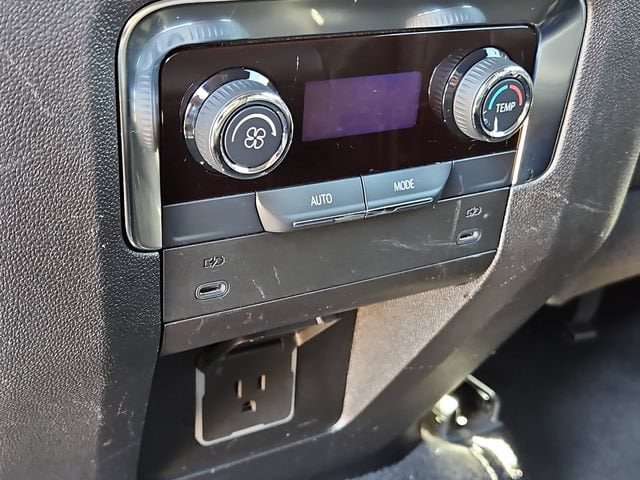2025 Chevrolet Suburban Z71 - Photo 43