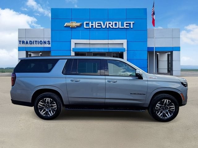 2025 Chevrolet Suburban Z71 - Photo 10