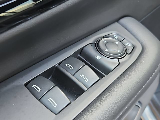 2025 Chevrolet Suburban Z71 - Photo 24