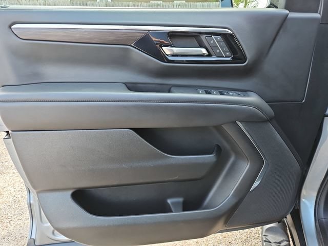 2025 Chevrolet Suburban Z71 - Photo 23