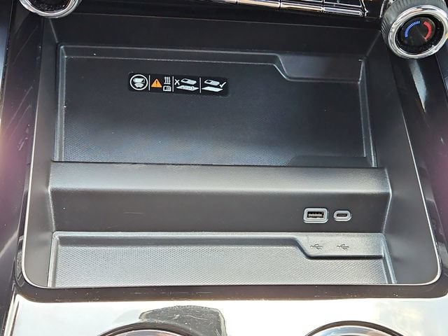 2025 Chevrolet Suburban Z71 - Photo 46