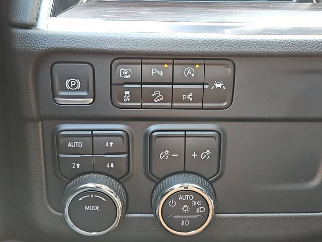 2025 Chevrolet Suburban Z71 - Photo 19