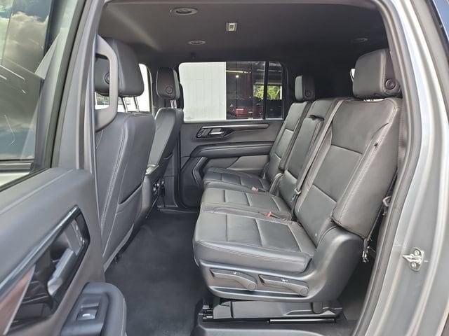 2025 Chevrolet Suburban Z71 - Photo 25