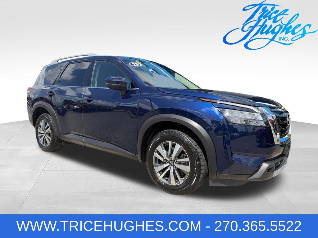 2025 Nissan Pathfinder SL