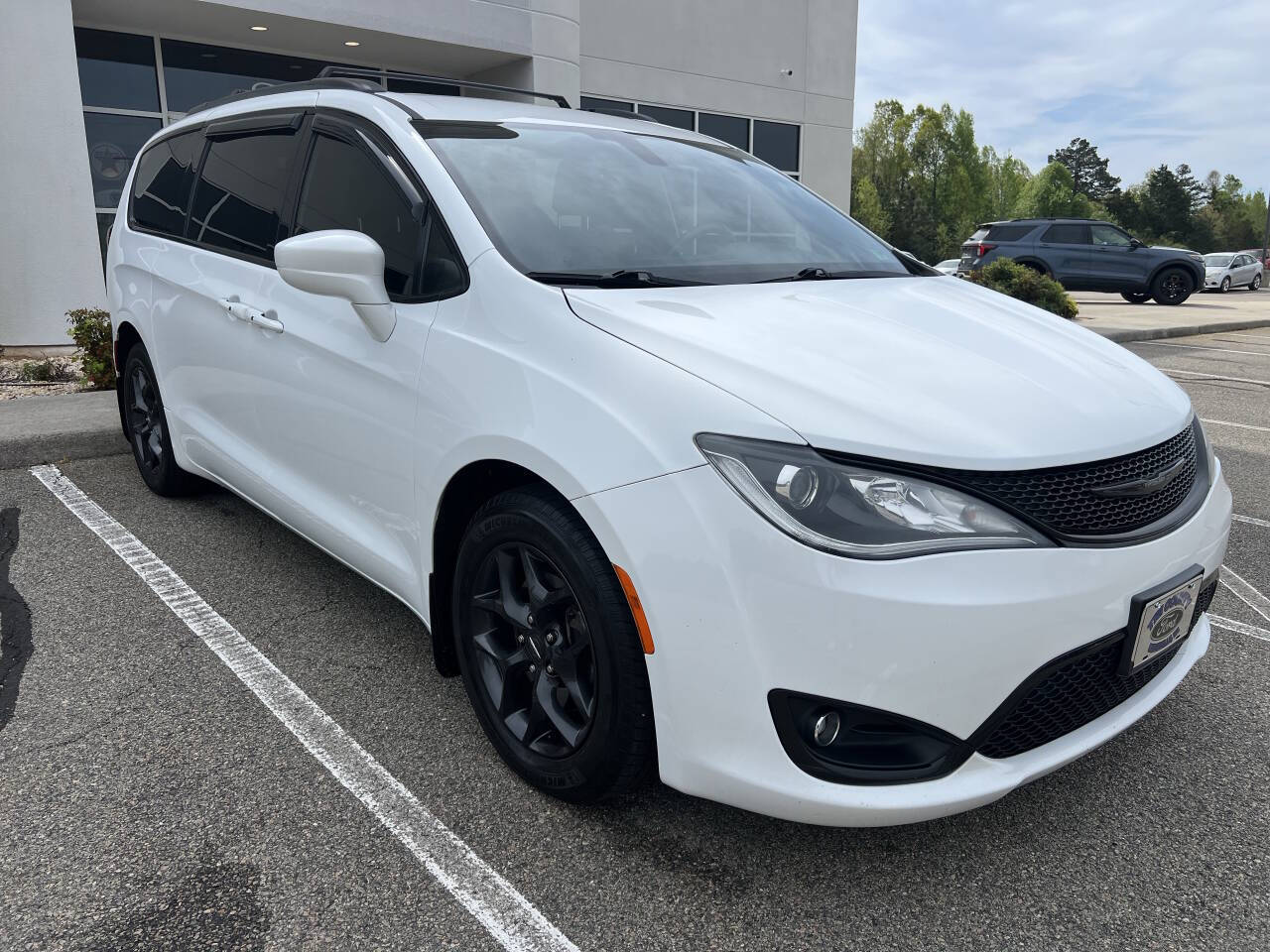 Used 2019 Chrysler Pacifica Touring L with VIN 2C4RC1BG3KR604102 for sale in Keysville, VA