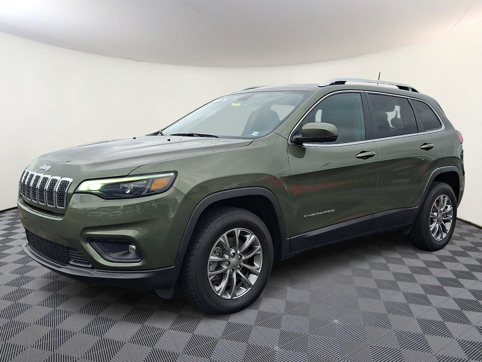 Used 2019 Jeep Cherokee Latitude Plus 4x4 SUV