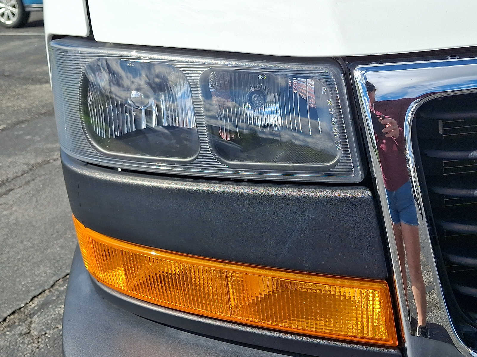 2024 GMC Savana Cargo Work Van - Photo 18
