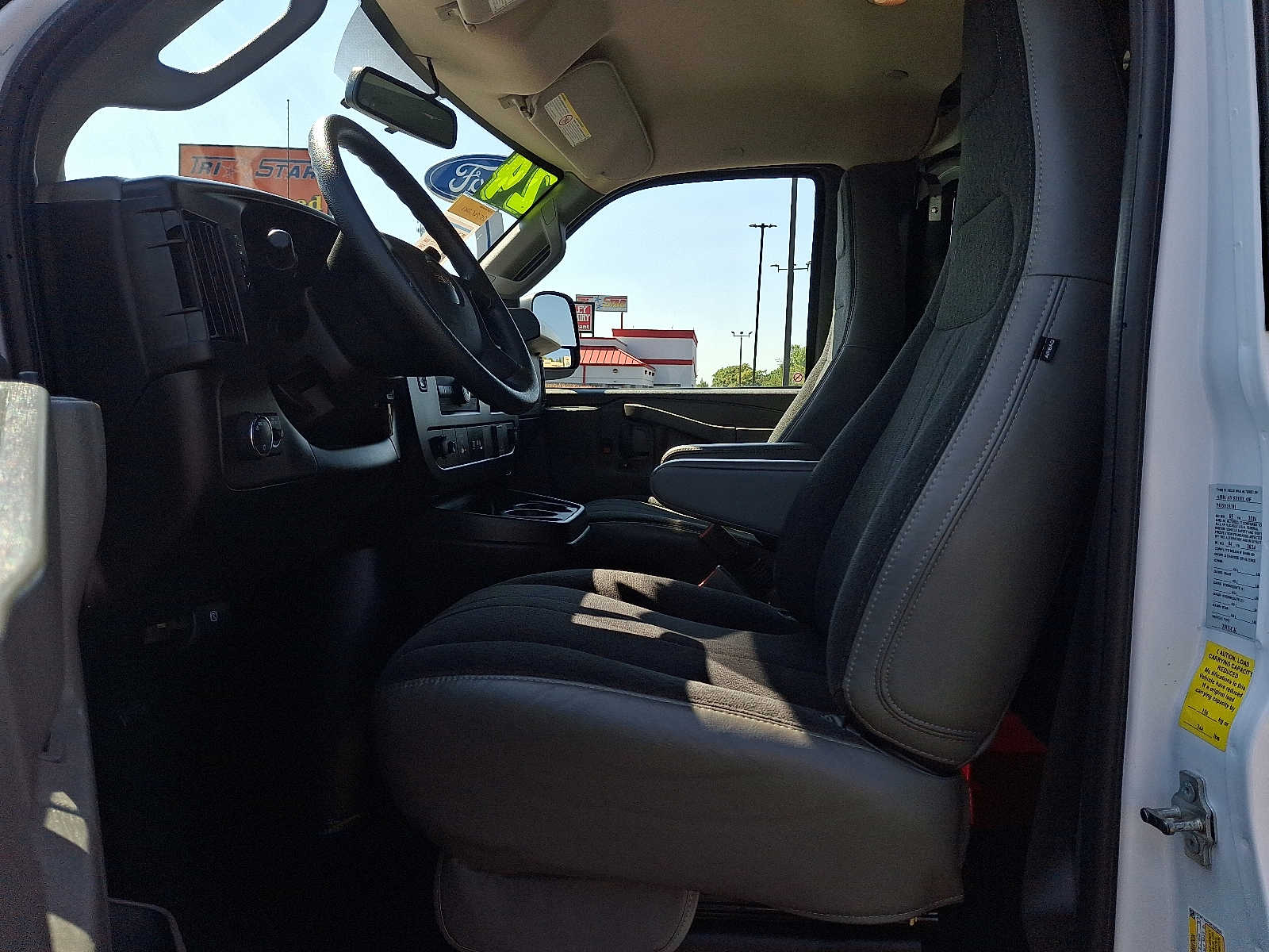 2024 GMC Savana Cargo Work Van - Photo 25