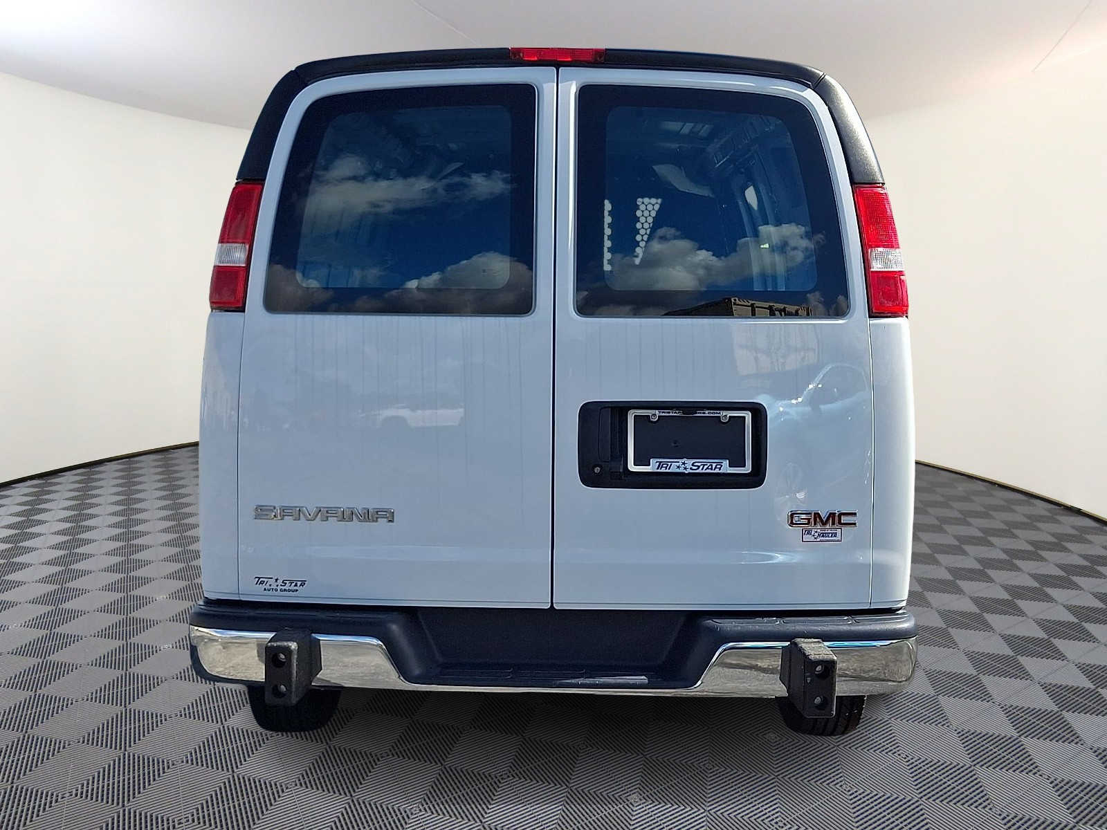 2024 GMC Savana Cargo Work Van - Photo 10