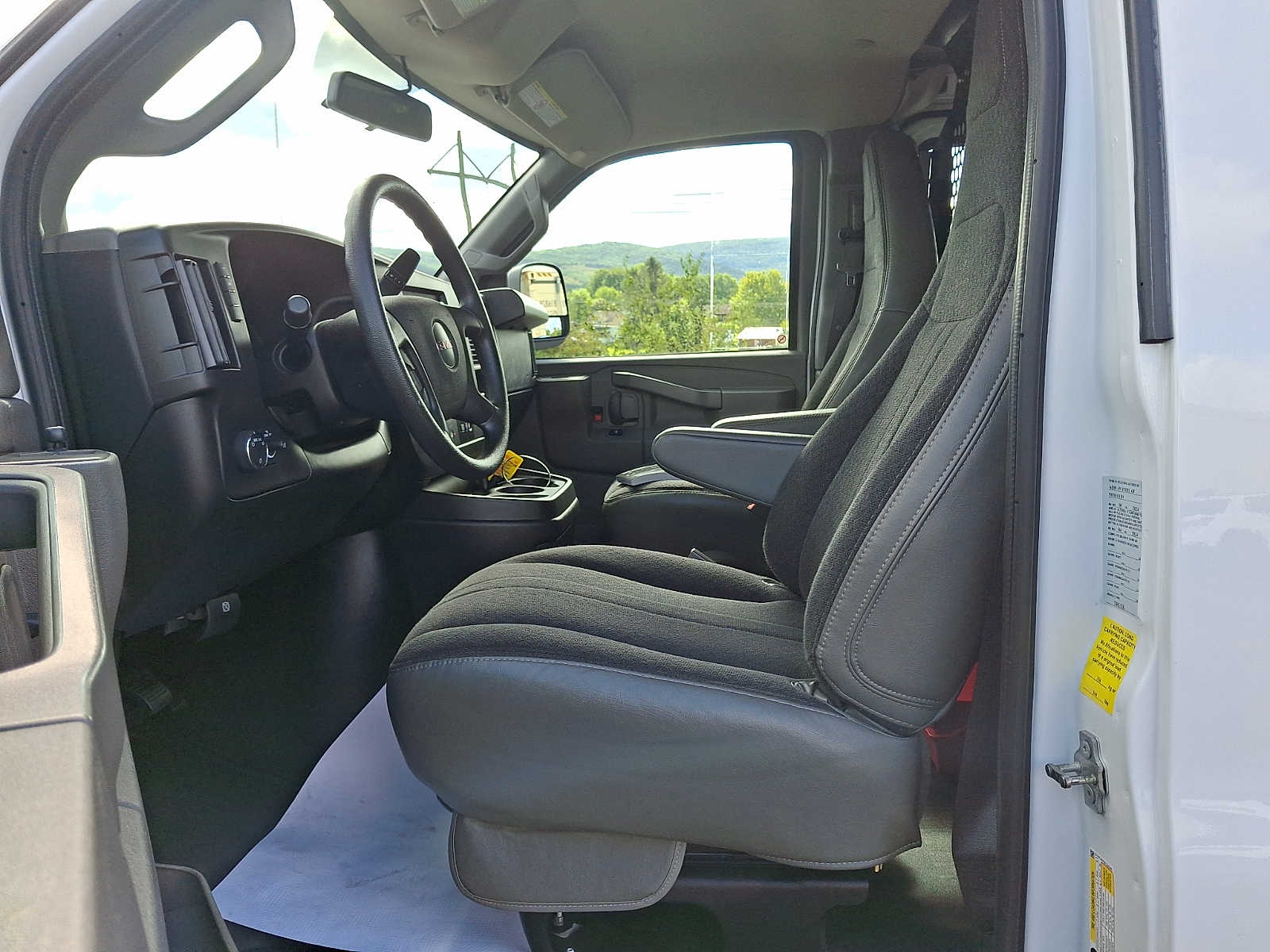 2024 GMC Savana Cargo Work Van - Photo 26