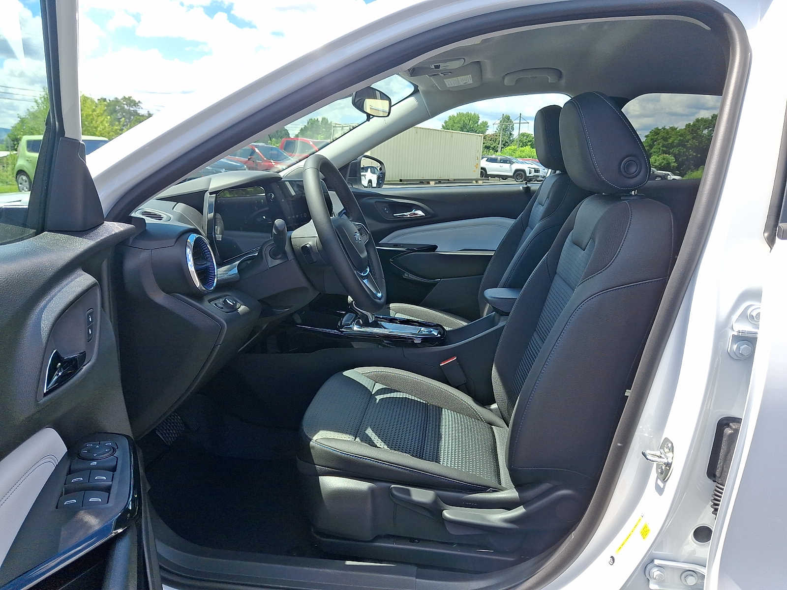 2026 Chevrolet Trax LT - Photo 9