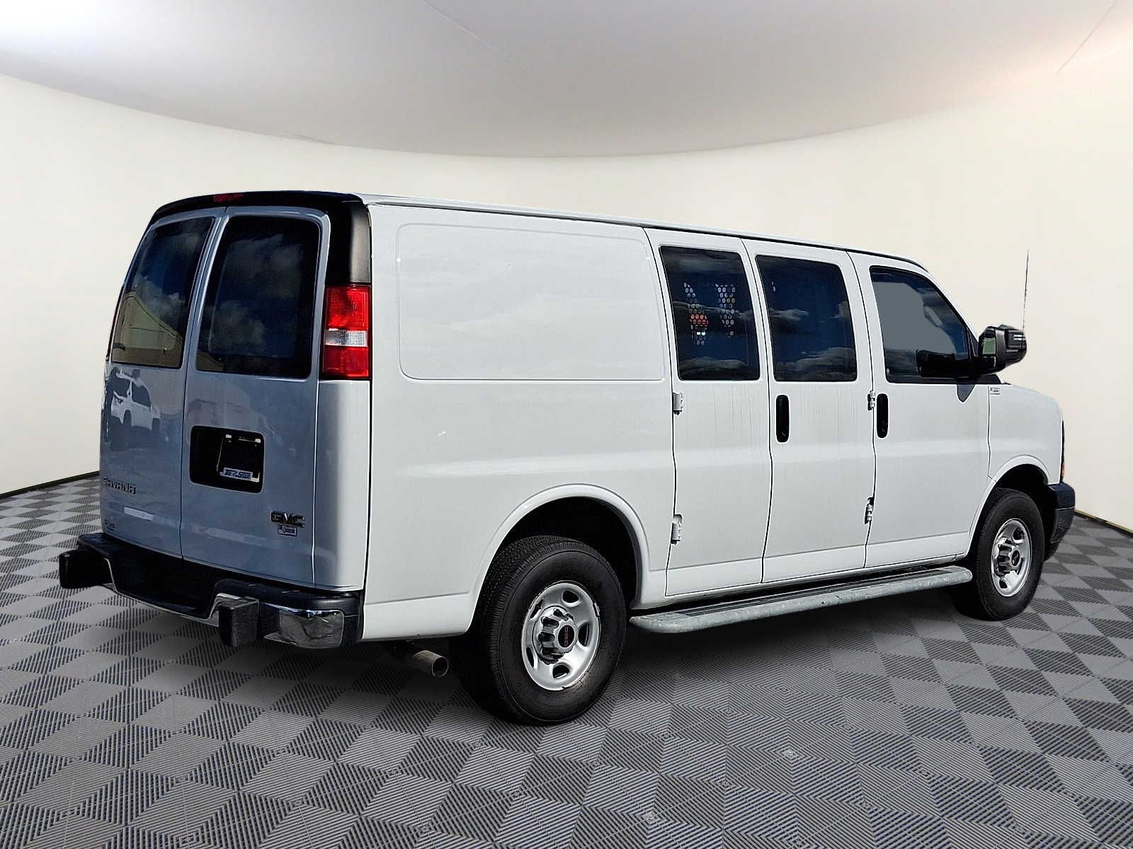 2024 GMC Savana Cargo Work Van - Photo 12