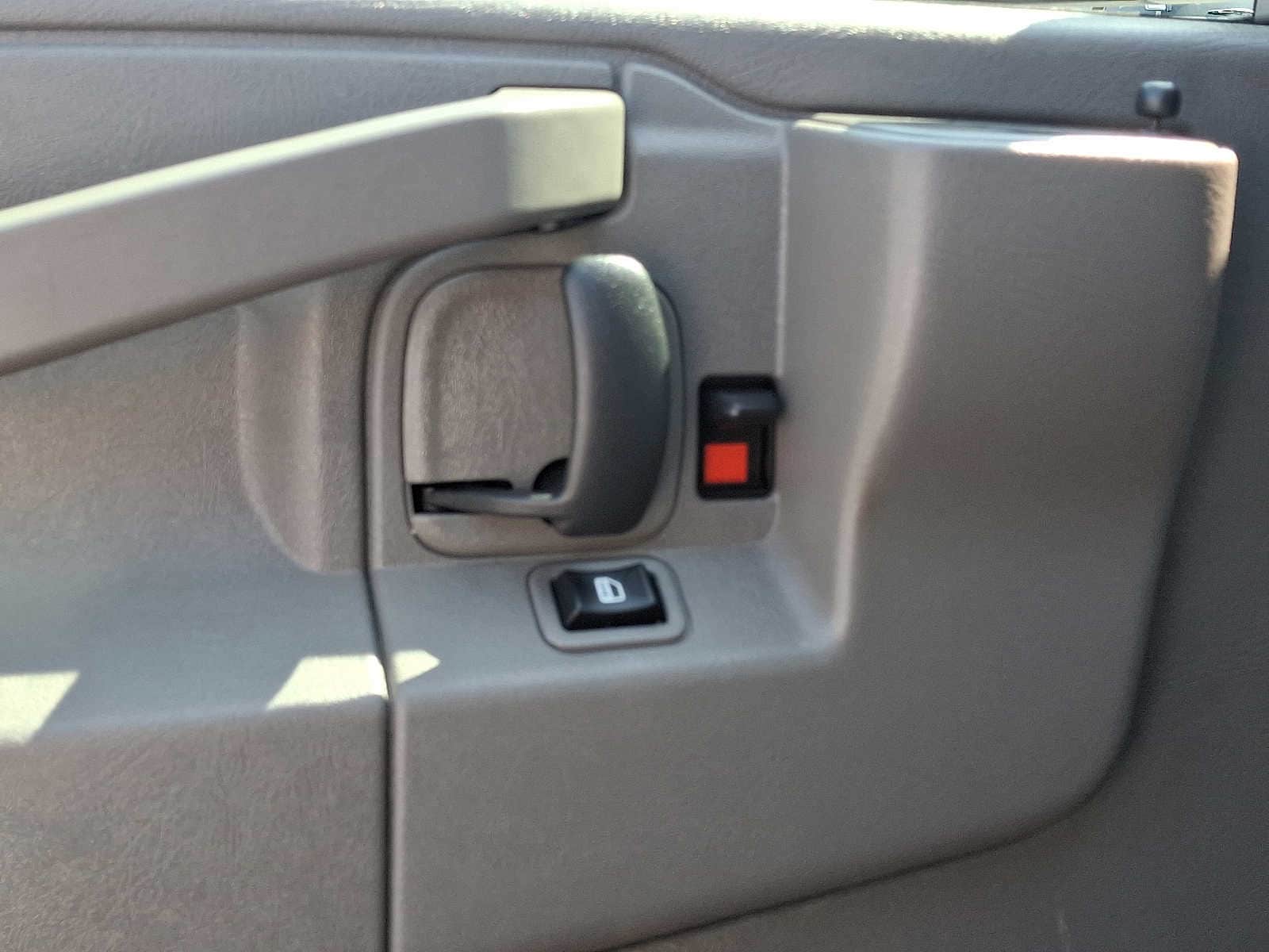 2024 GMC Savana Cargo Work Van - Photo 23