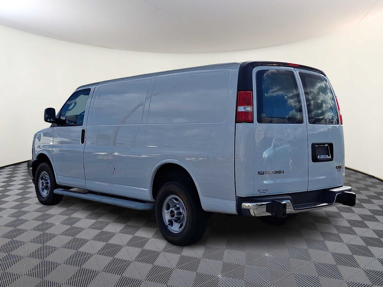 2024 GMC Savana Cargo Work Van - Photo 8