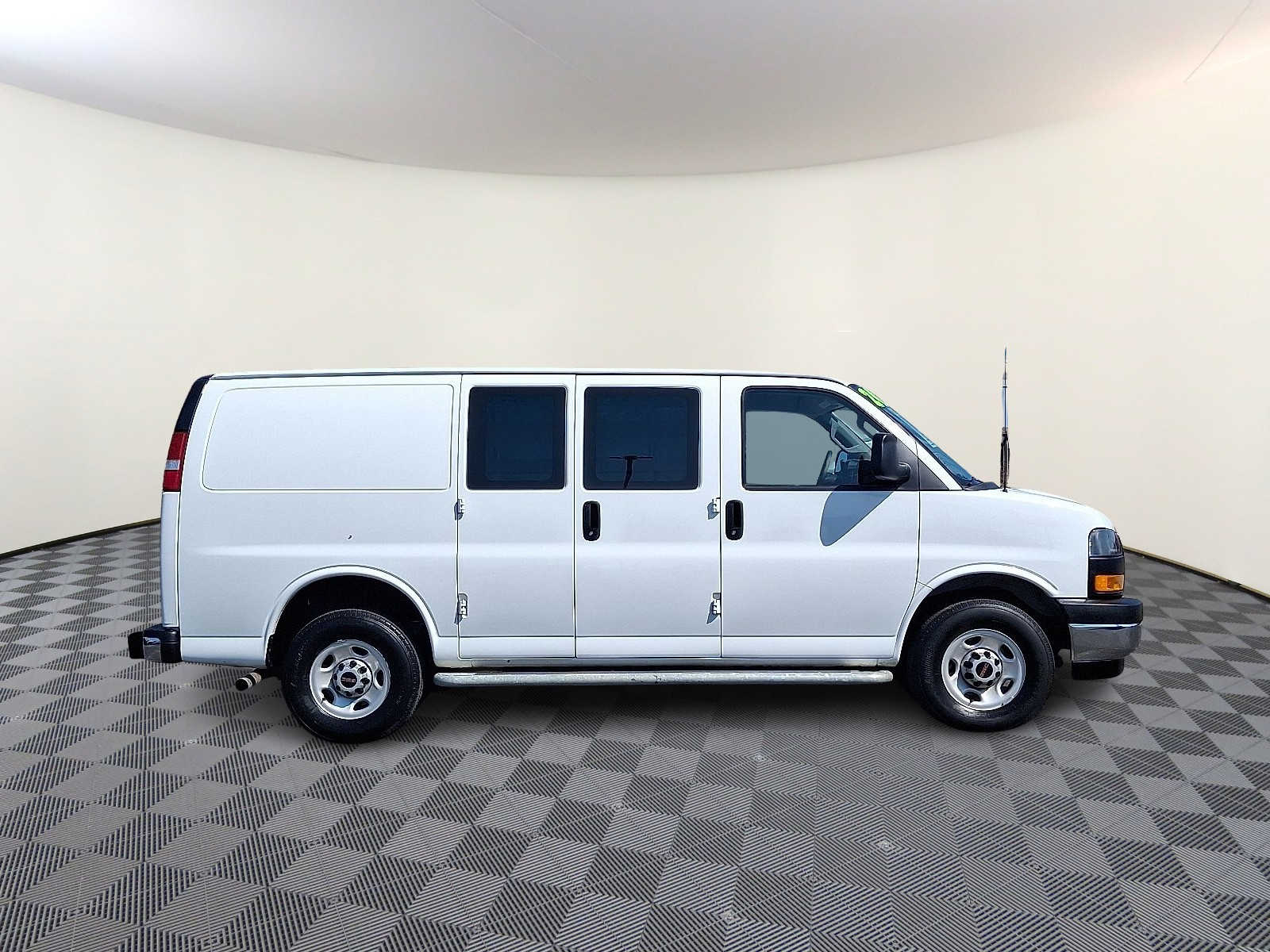 2024 GMC Savana Cargo Work Van - Photo 13