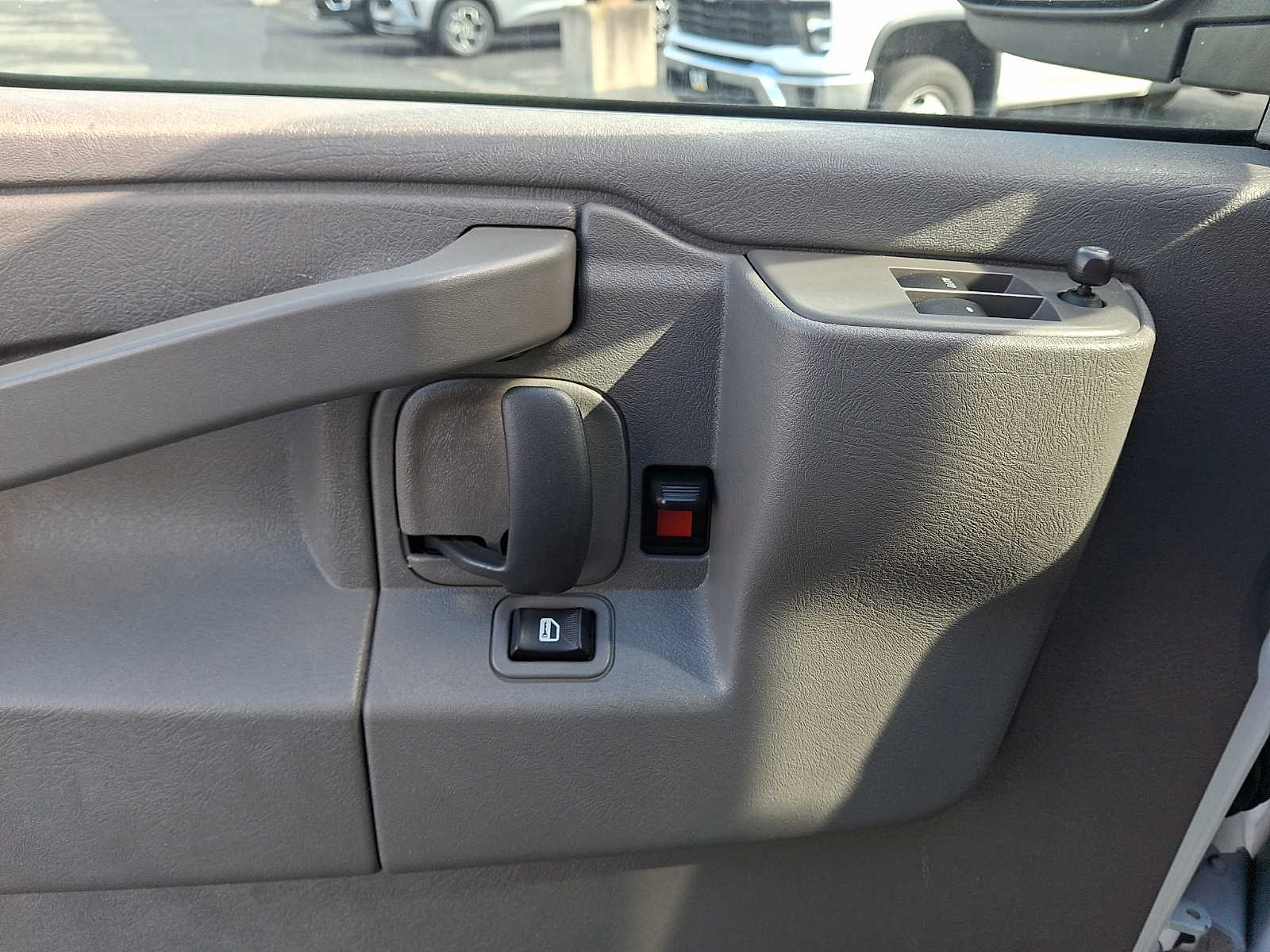 2024 GMC Savana Cargo Work Van - Photo 24