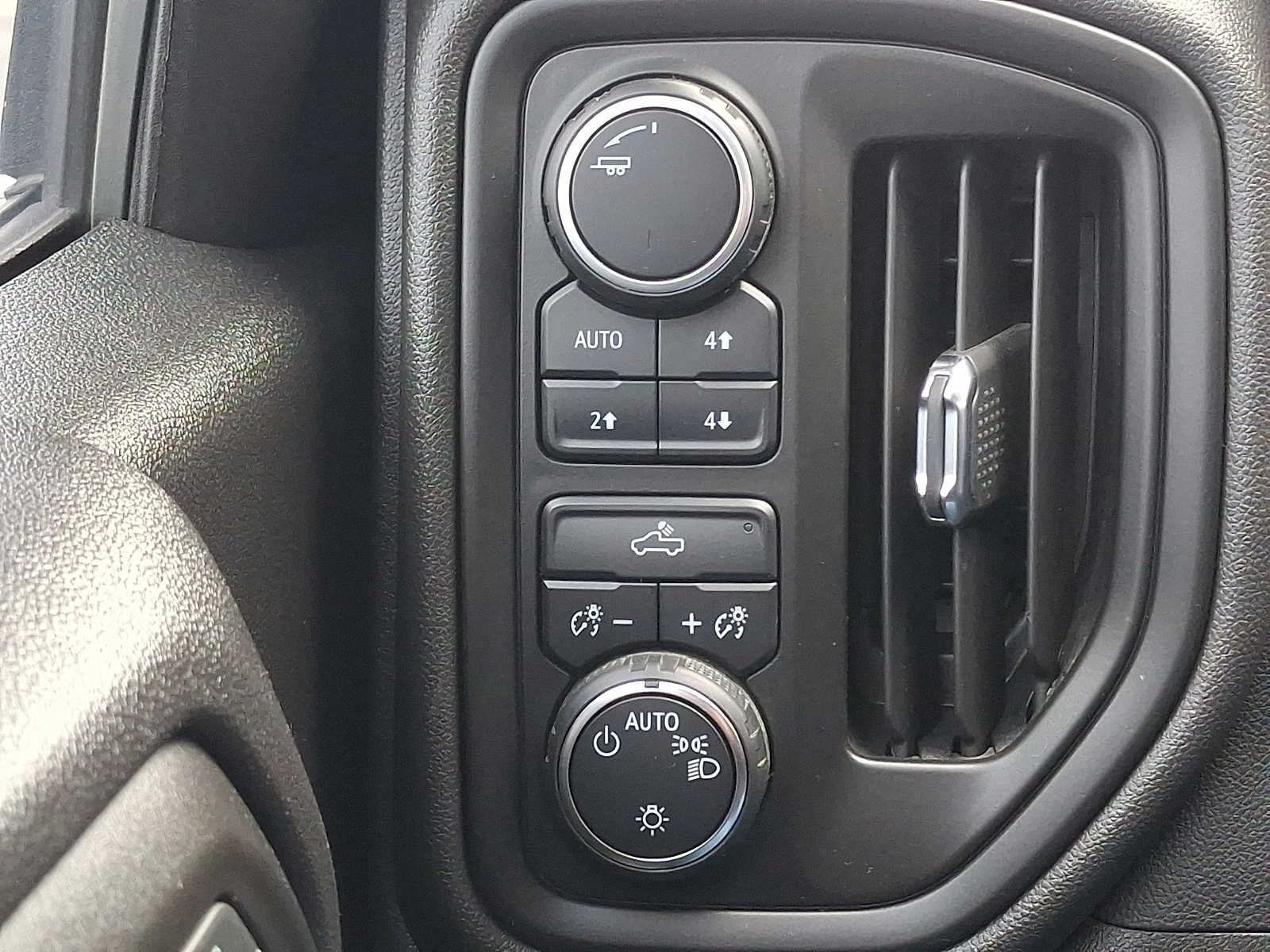 2022 Chevrolet Silverado 1500 Limited Custom - Photo 44