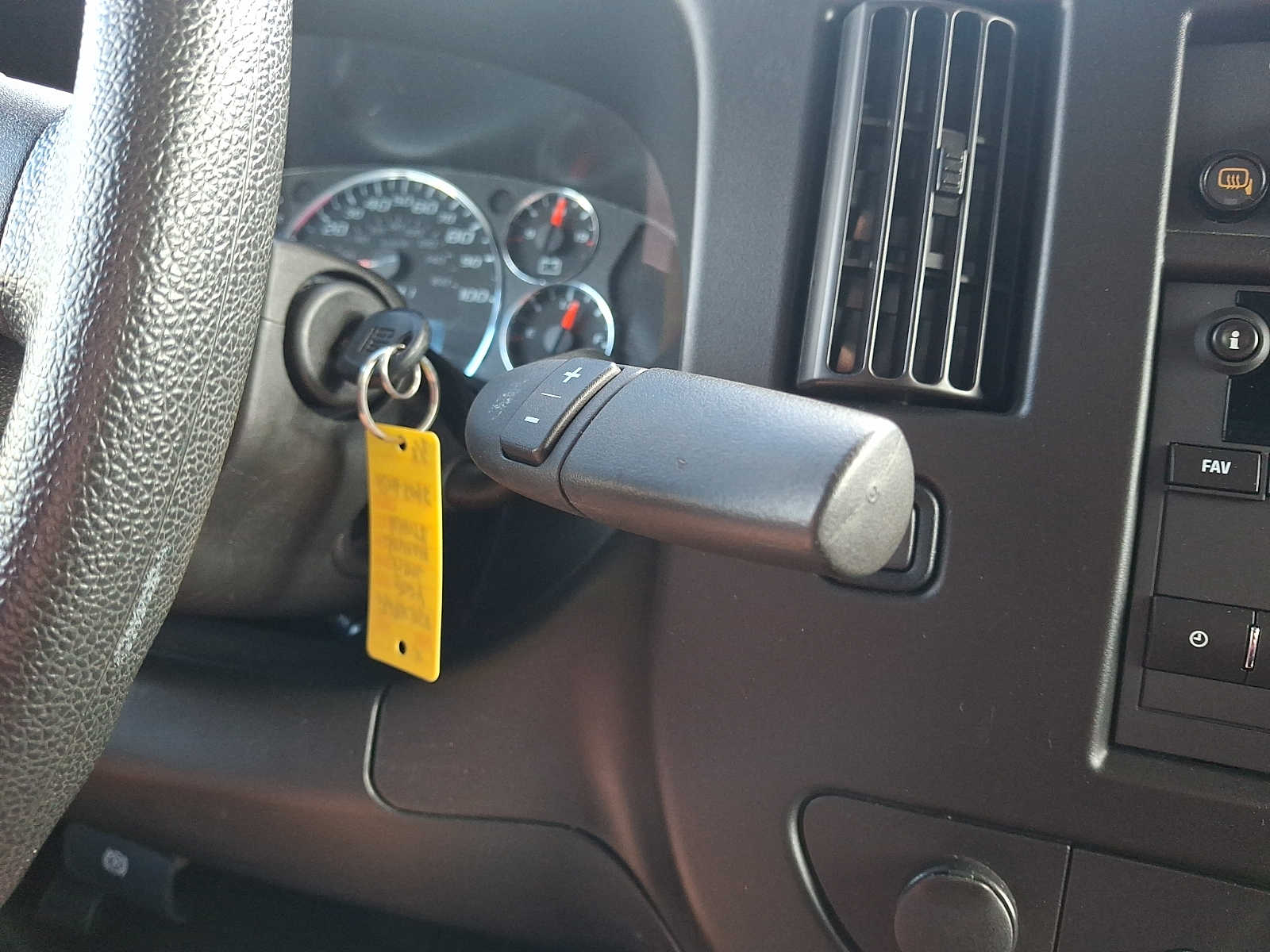 2024 GMC Savana Cargo Work Van - Photo 28
