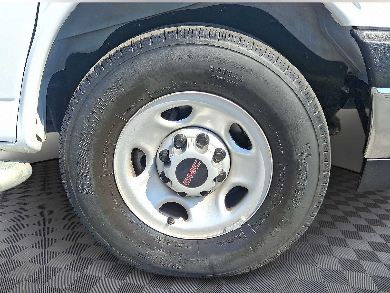 2024 GMC Savana Cargo Work Van - Photo 15