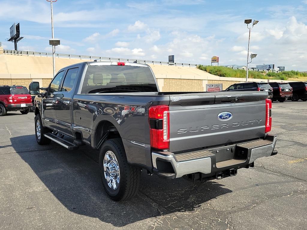 New 2026 Ford Super Duty F-350® Lariat® TRUCK