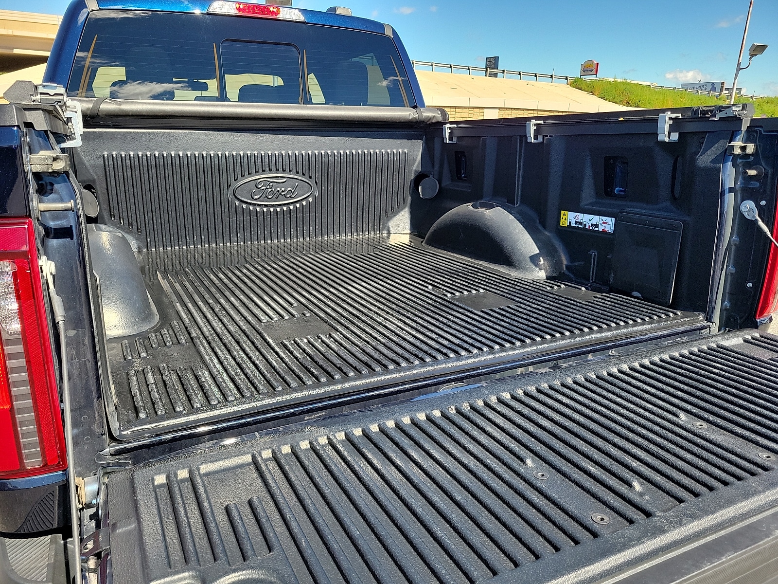 2024 Ford F-150 XLT - Photo 8