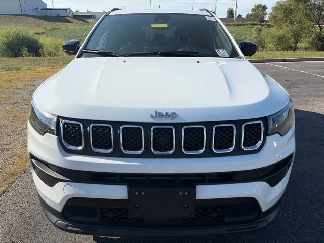 Used 2024 Jeep Compass Latitude Lux with VIN 3C4NJDFN2RT593776 for sale in Kansas City