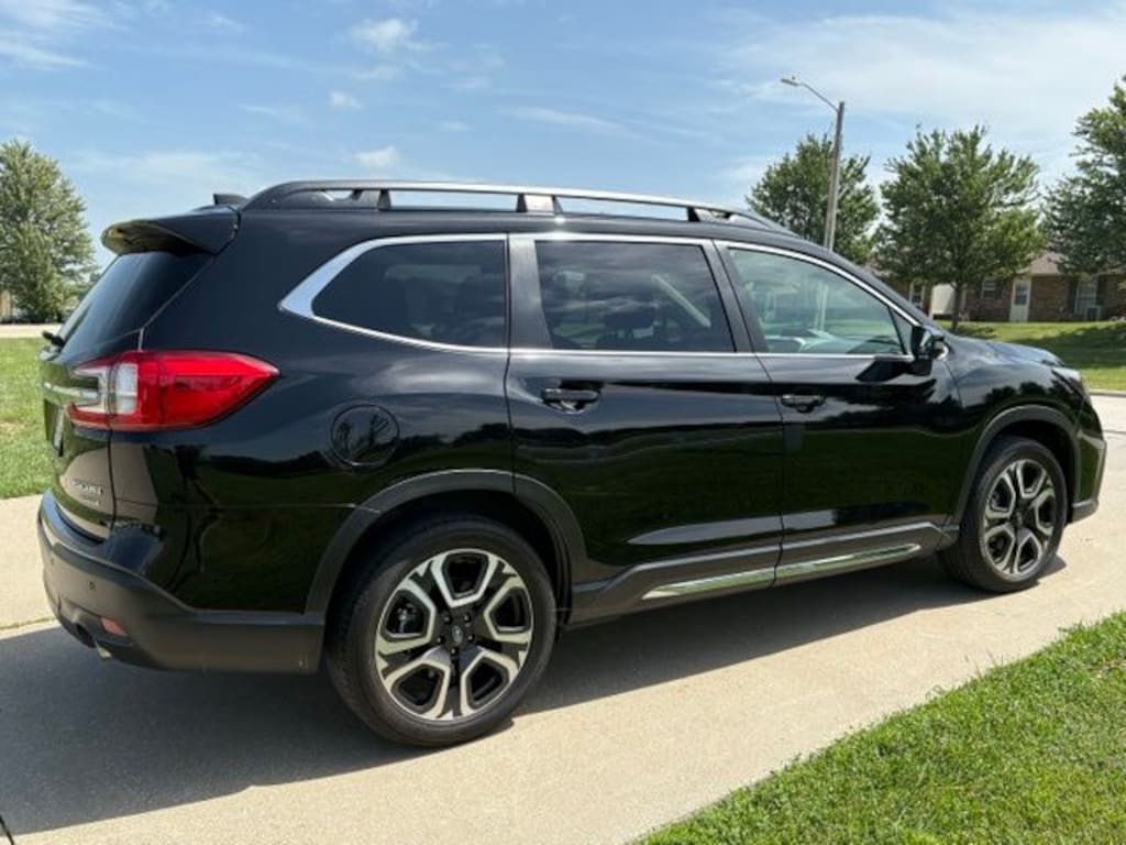 Used 2023 Subaru Ascent Limited 7-Passenger SUV
