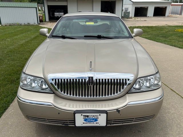 Used 2006 Lincoln Town Car Signature Limited with VIN 1LNHM82W46Y617964 for sale in Maryville, MO
