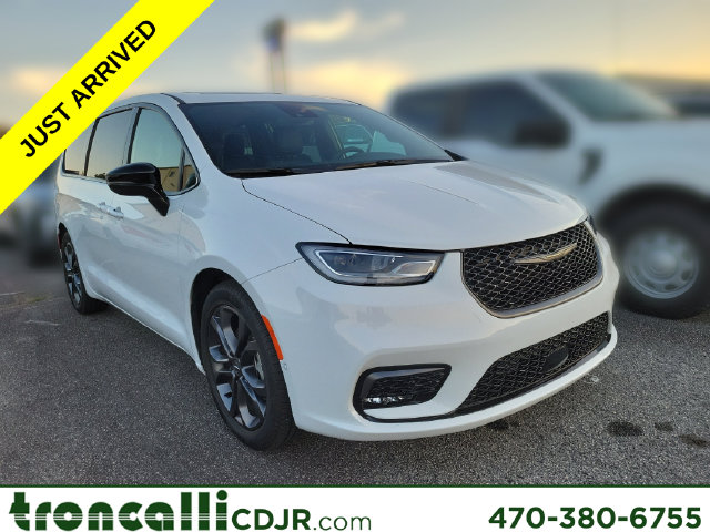 Certified Used 2026 Chrysler Pacifica Select Minivan/Van in Cumming GA