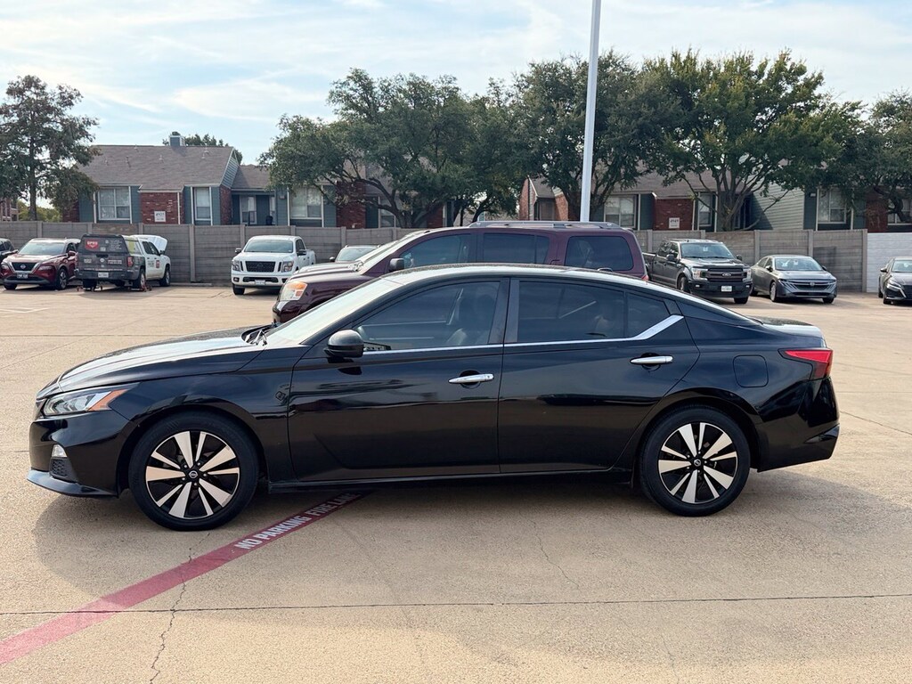 Used 2021 Nissan