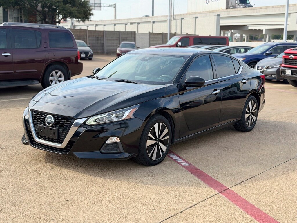 Used 2021 Nissan