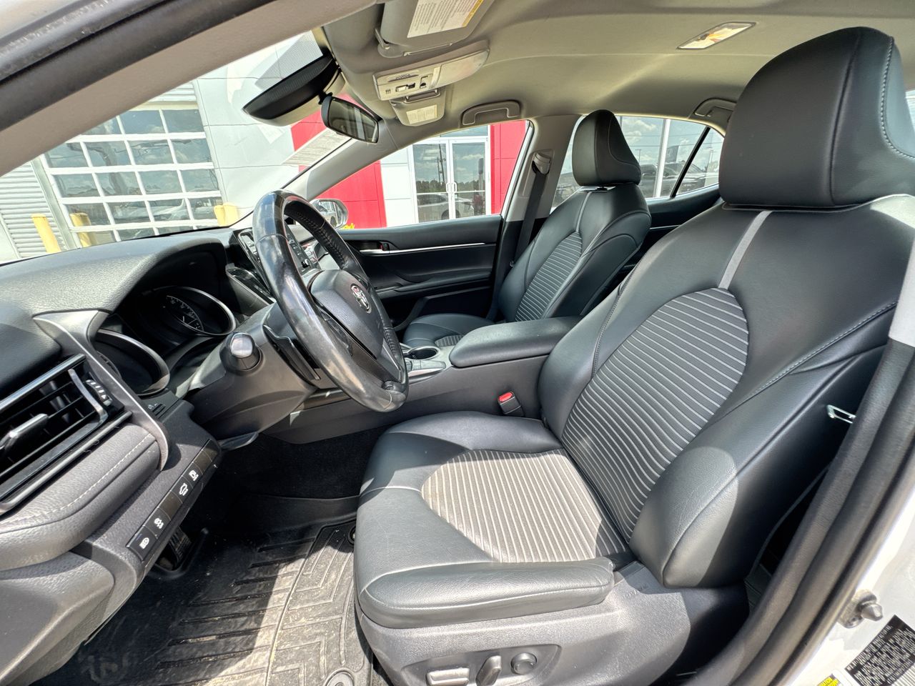 2023 Toyota Camry SE - Photo 11