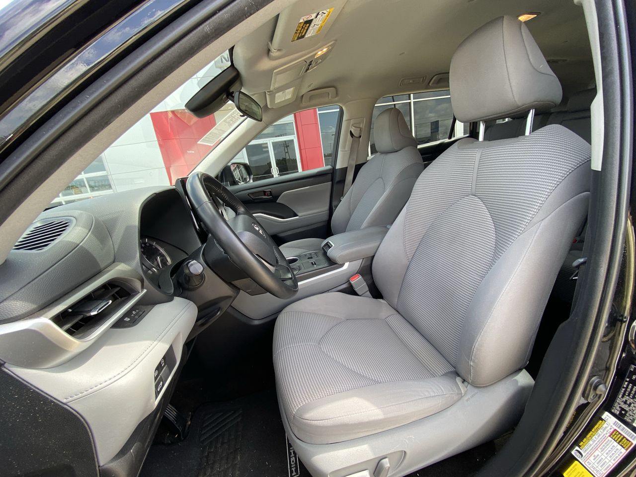 2023 Toyota Highlander LE - Photo 11