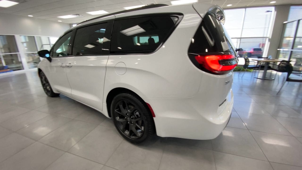 2026 Chrysler Pacifica Limited - Photo 6