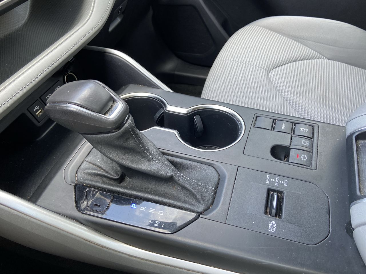 2023 Toyota Highlander LE - Photo 19