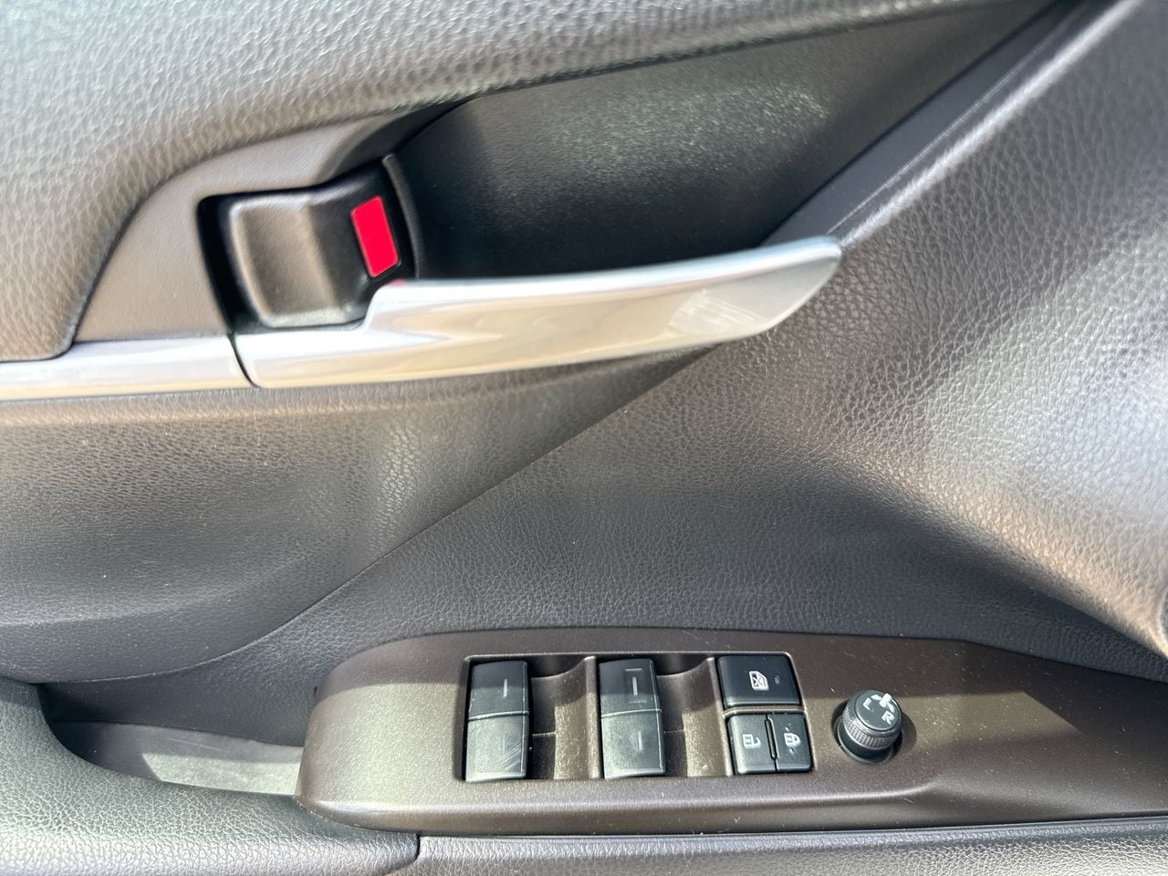 2023 Toyota Camry SE - Photo 13