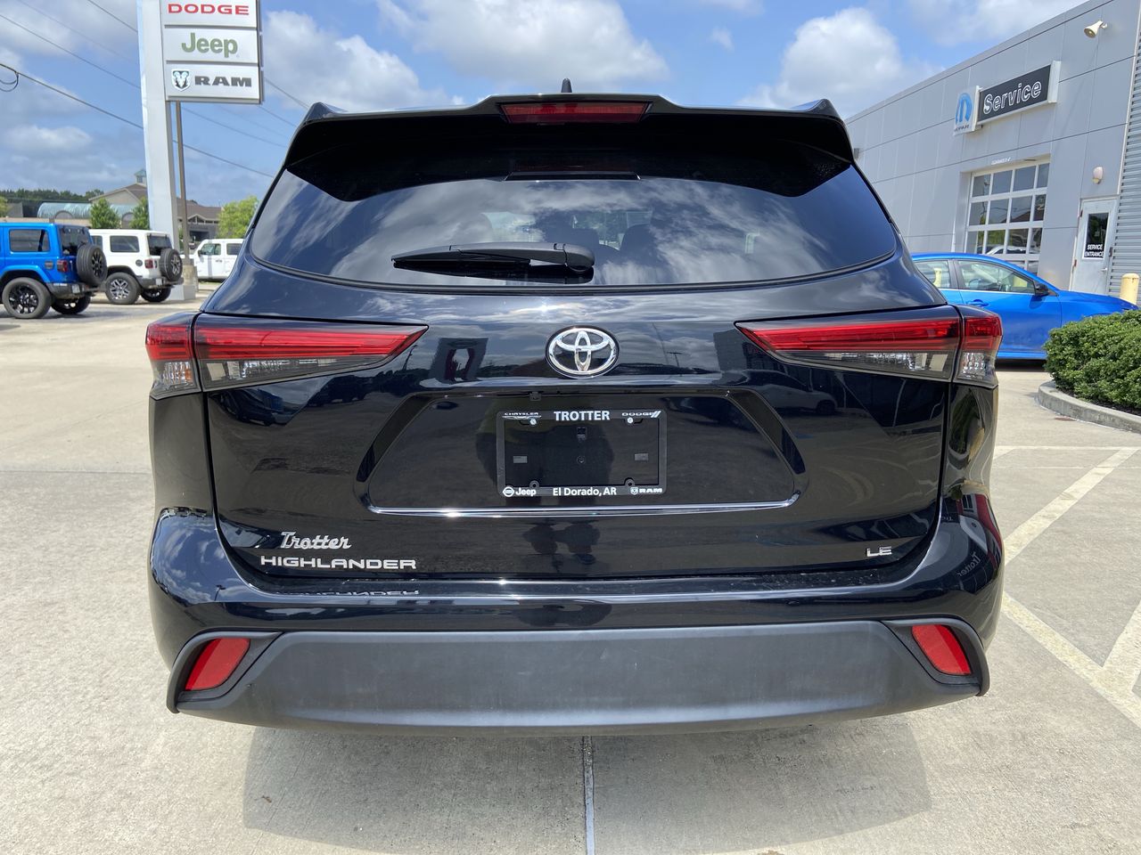 2023 Toyota Highlander LE - Photo 22