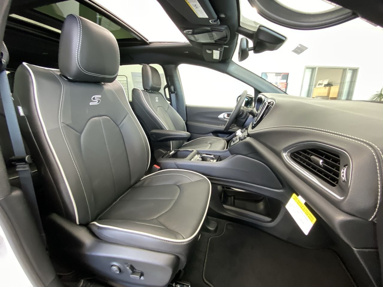 2026 Chrysler Pacifica Limited - Photo 26