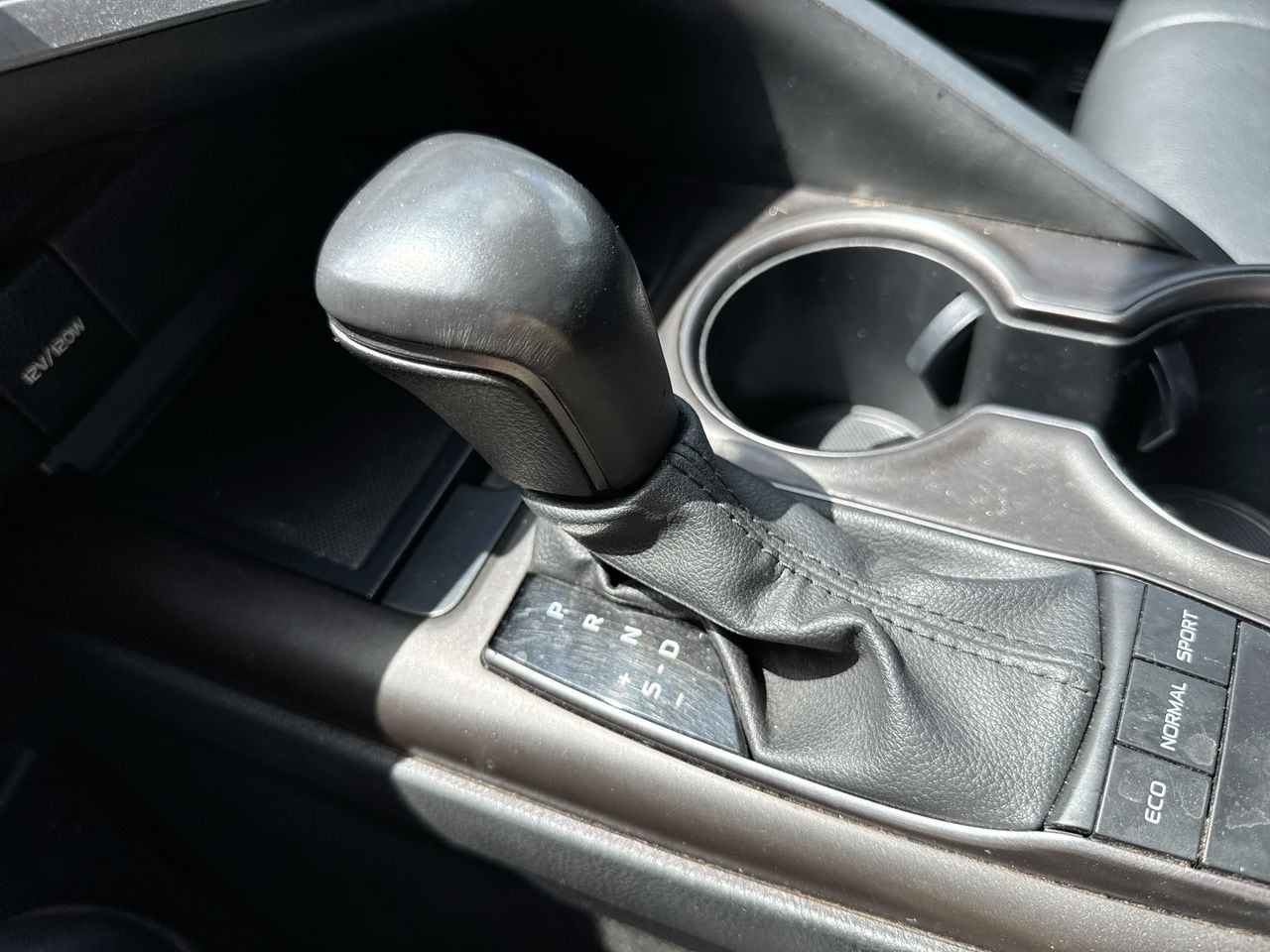 2023 Toyota Camry SE - Photo 19
