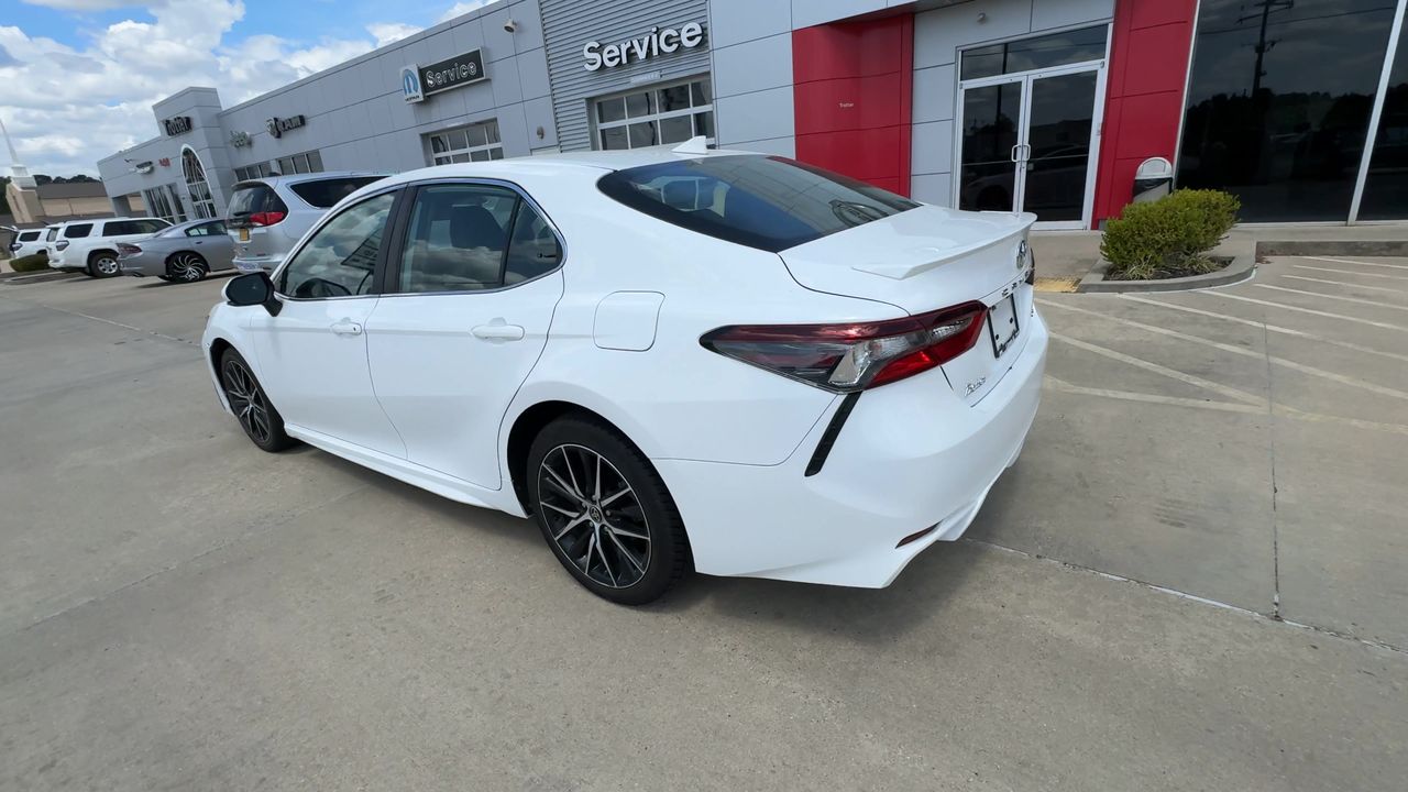 2023 Toyota Camry SE - Photo 6