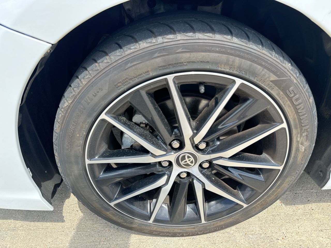 2023 Toyota Camry SE - Photo 10