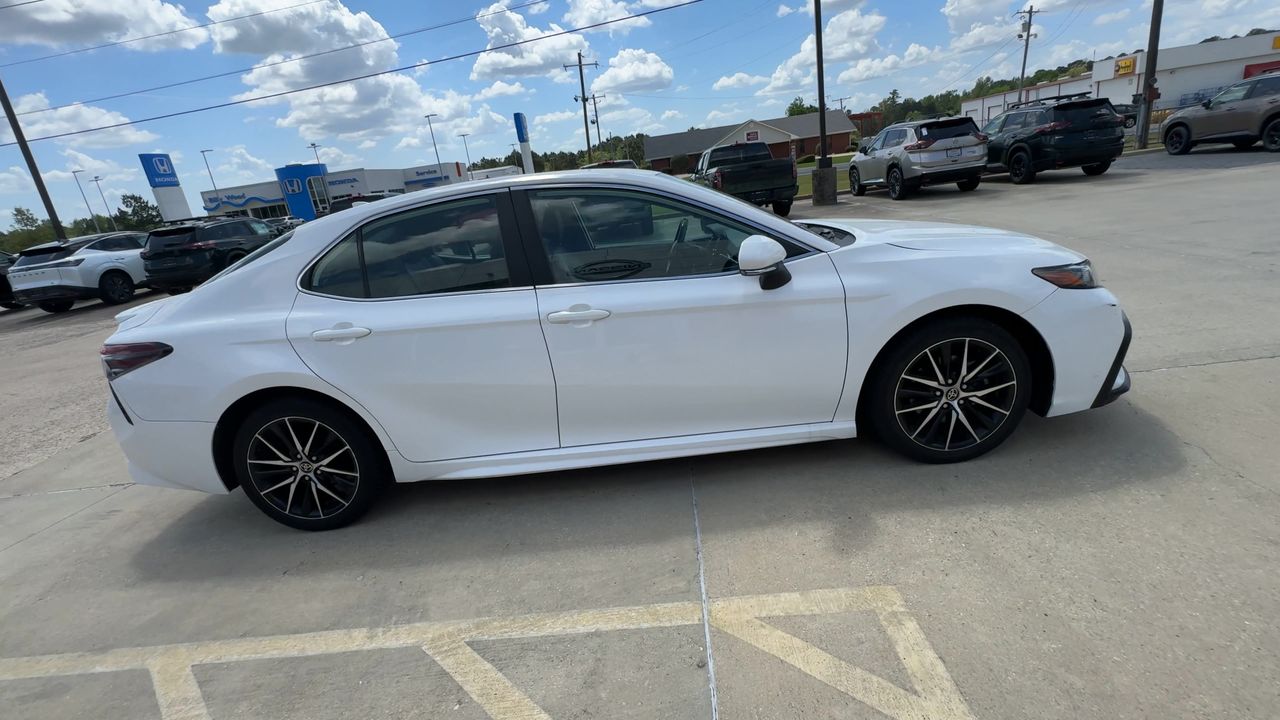 2023 Toyota Camry SE - Photo 9