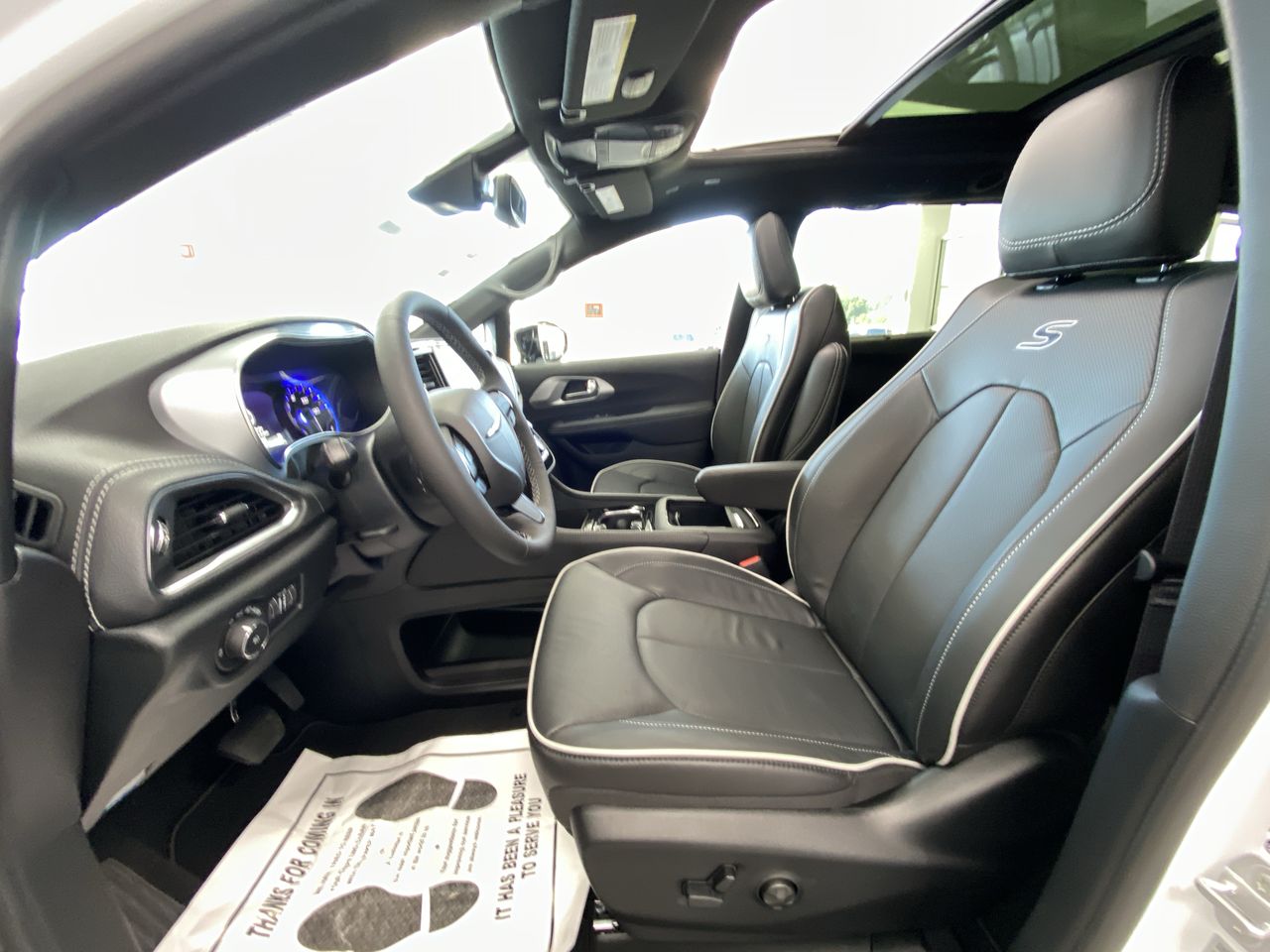 2026 Chrysler Pacifica Limited - Photo 11