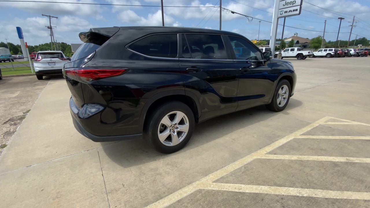 2023 Toyota Highlander LE - Photo 8