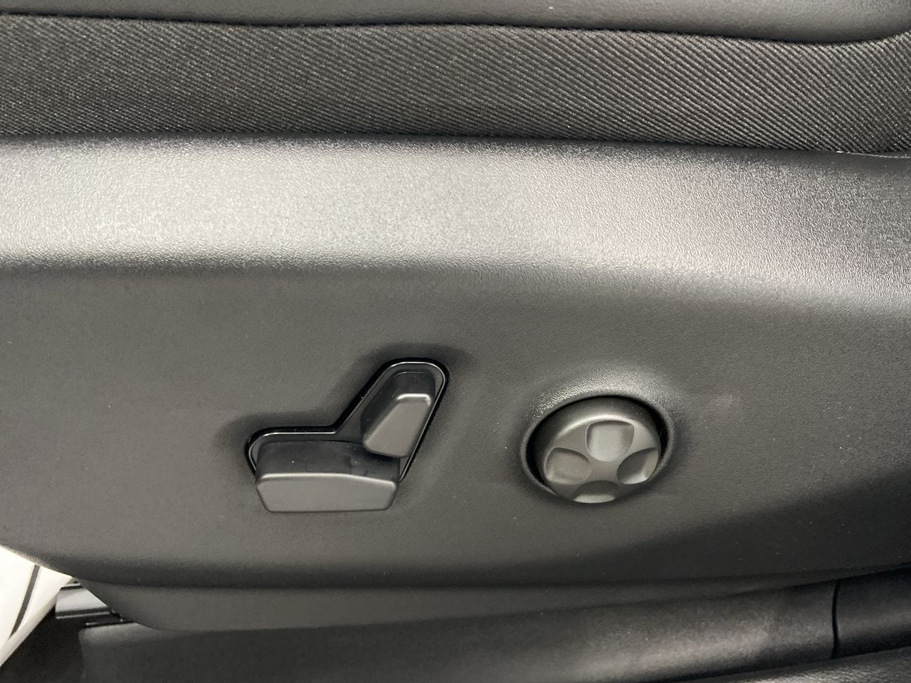 2026 Chrysler Pacifica Limited - Photo 12